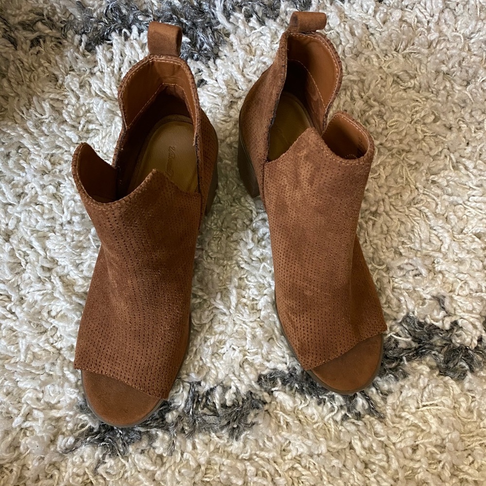 Universal Thread Brown Booties - Picture 3 of 3